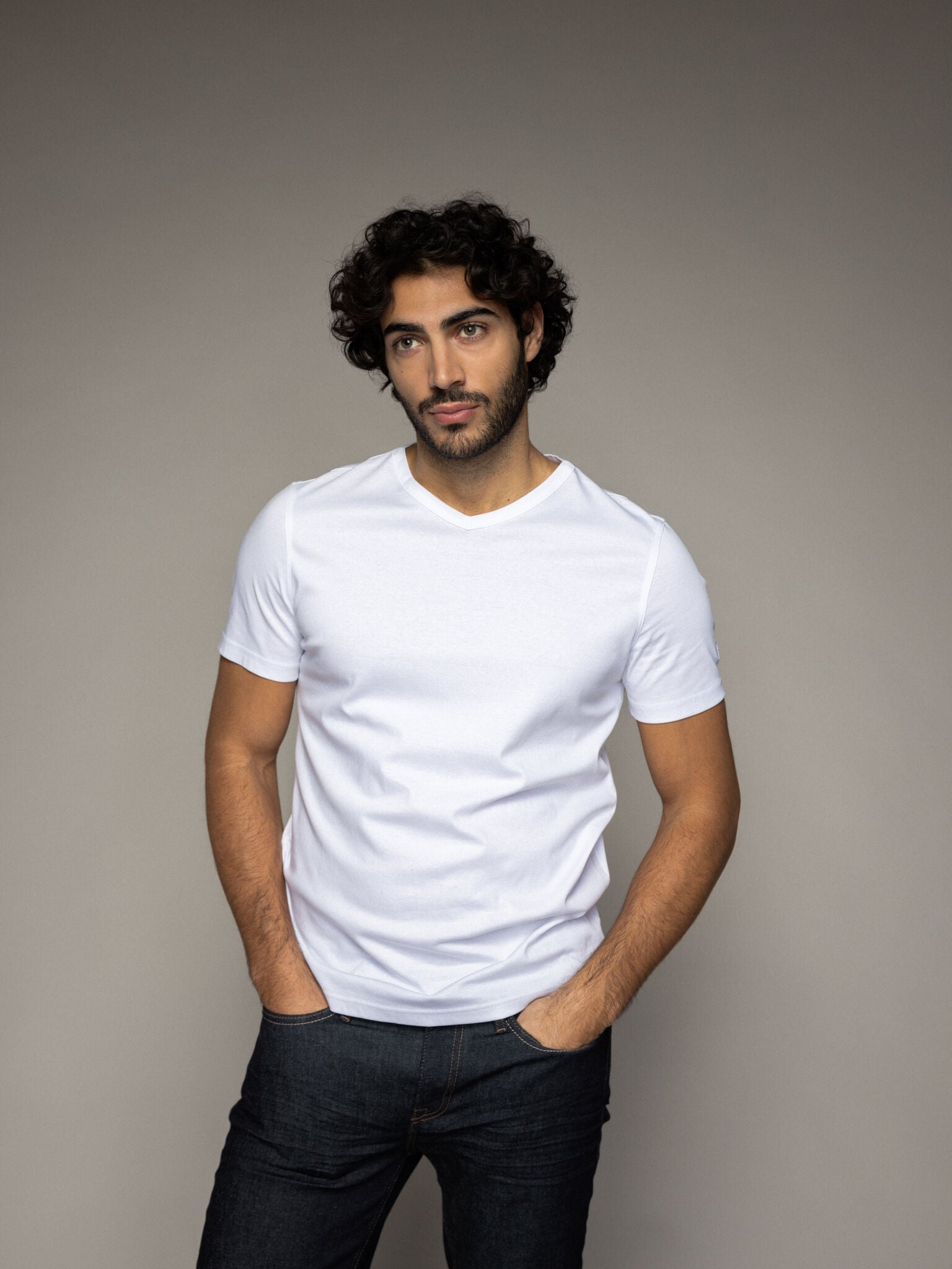 Modelshot / White / Detail
